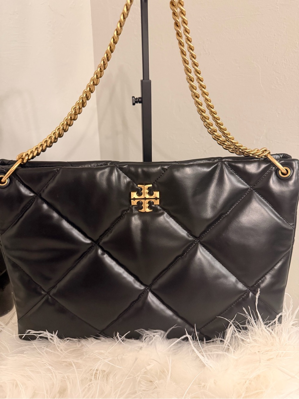 Tory Burch Kira large Hobo diamond-quilted shoulder bag in Black
